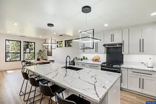 653 NW East Thornton Lake Dr, Albany, OR 97321 - Photo 7