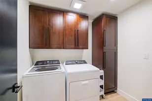 653 NW East Thornton Lake Dr, Albany, OR 97321 - Photo 27