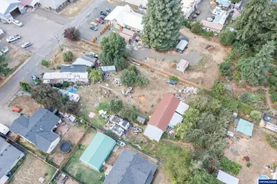 1285 46th St, Sweet Home, OR 97386 - Photo 3