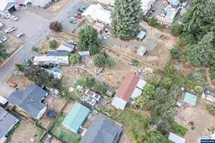 1285 46th St, Sweet Home, OR 97386 - Photo 3