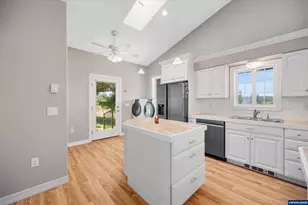 300 Reuben Boise Rd, Dallas, OR 97338 - Photo 19