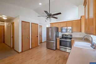 4560 Airport Ln, Sweet Home, OR 97386 - Photo 9