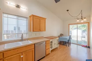 4560 Airport Ln, Sweet Home, OR 97386 - Photo 7