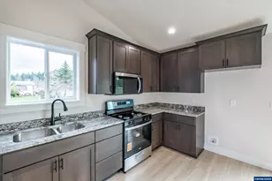 4485 Knotty Pne Ct, Sweet Home, OR 97386 - Photo 17