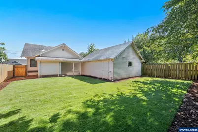 1078 Young St, Woodburn, OR 97071 - Photo 33