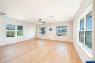 1078 Young St, Woodburn, OR 97071 - Photo 5