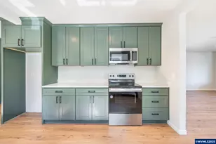 1078 Young St, Woodburn, OR 97071 - Photo 11