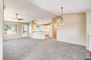 3795 Blossom Dr NE, Salem, OR 97305 - Photo 37