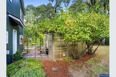 19875 SW Meadow View Dr, McMinnville, OR 97128 - Photo 35