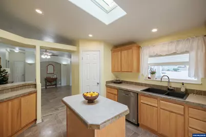 698 Royalty Cir NE, Salem, OR 97301 - Photo 7