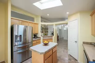 698 Royalty Cir NE, Salem, OR 97301 - Photo 7