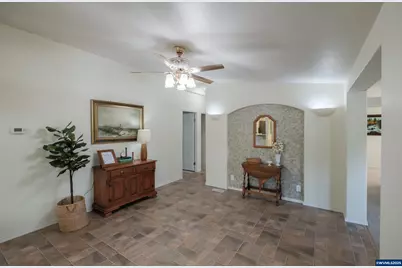 698 Royalty Cir NE, Salem, OR 97301 - Photo 1