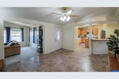 698 Royalty Cir NE, Salem, OR 97301 - Photo 3