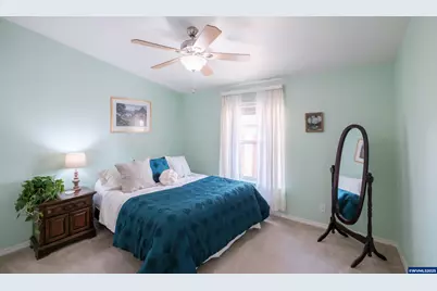 698 Royalty Cir NE, Salem, OR 97301 - Photo 11