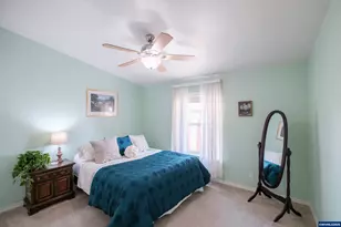 698 Royalty Cir NE, Salem, OR 97301 - Photo 11