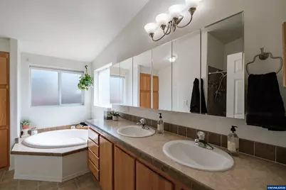 698 Royalty Cir NE, Salem, OR 97301 - Photo 17