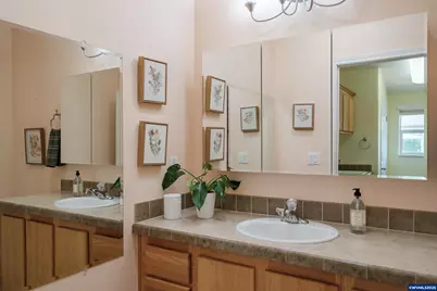 698 Royalty Cir NE, Salem, OR 97301 - Photo 21