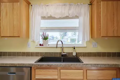 698 Royalty Cir NE, Salem, OR 97301 - Photo 5