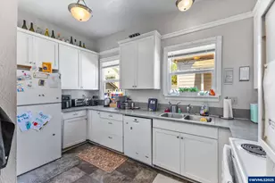 216 NW 13th St, Corvallis, OR 97330 - Photo 9