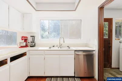 24358 Queen Anne Dr, Philomath, OR 97370 - Photo 13