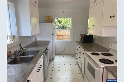 1715 NW 35th Pl, Lincoln City, OR 97367 - Photo 17