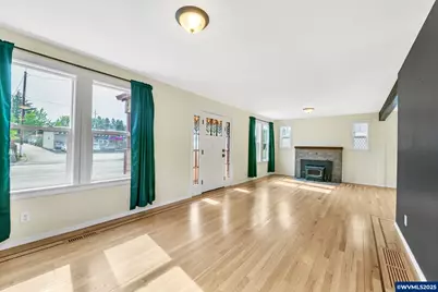 1425 17th St NE, Salem, OR 97301 - Photo 3