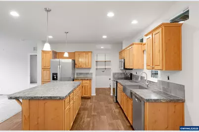 40213 N Dogwood Rd, Mill City, OR 97360 - Photo 9