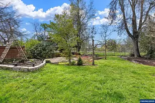 2046 W 14th Pl, Eugene, OR 97402 - Photo 23