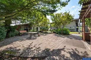 2046 W 14th Pl, Eugene, OR 97402 - Photo 25