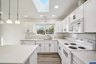 475 I St, Independence, OR 97351 - Photo 13