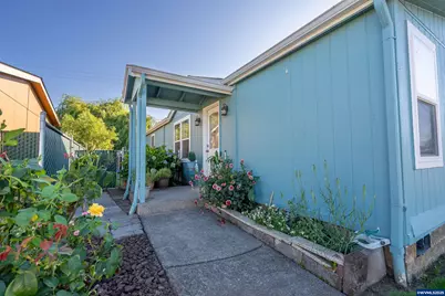 11105 Main St NE #6, Donald, OR 97020 - Photo 3