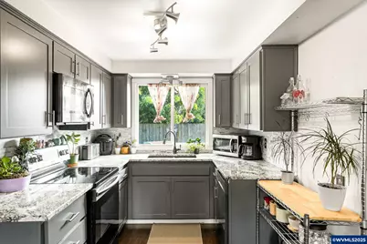 3952 Herrin Ct NE, Salem, OR 97305 - Photo 9