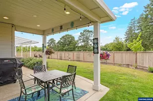 493 NW Crater Lk Dr, Dallas, OR 97338 - Photo 9