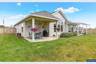 493 NW Crater Lake Dr, Dallas, OR 97338 - Photo 11