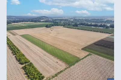 21988 Case (21938-22068) Rd, Aurora, OR 97002 - Photo 9