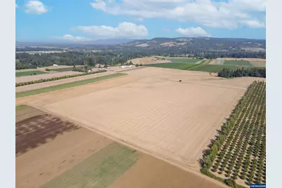 21988 Case (21938-22068) Rd, Aurora, OR 97002 - Photo 5