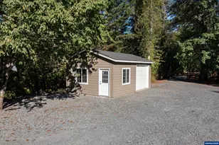 43083 Island Inn Dr, Lebanon, OR 97355 - Photo 47