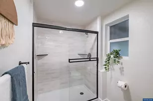 43083 Island Inn Dr, Lebanon, OR 97355 - Photo 23