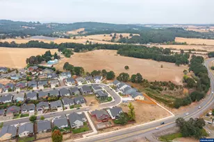 593 NE Evergreen Ave, Dallas, OR 97338 - Photo 5