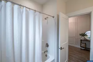 593 NE Evergreen Ave, Dallas, OR 97338 - Photo 17