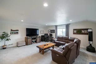 593 NE Evergreen Ave, Dallas, OR 97338 - Photo 45