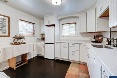 488 B St, Independence, OR 97351 - Photo 9