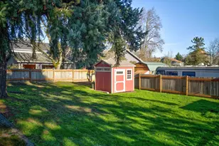 488 B St, Independence, OR 97351 - Photo 31