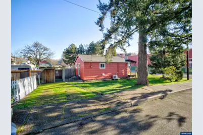 488 B St, Independence, OR 97351 - Photo 37