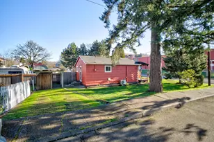 488 B St, Independence, OR 97351 - Photo 37