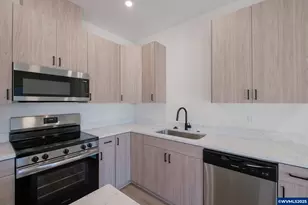 1554-1570-1588 Barn St, Woodburn, OR 97071 - Photo 11