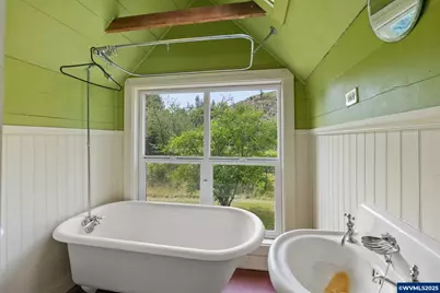 83015 Peninsula Rd, Fall Creek, OR 97438 - Photo 13