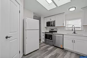 1074 Rodan Ave SE, Salem, OR 97306 - Photo 9