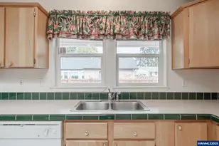 430 Oakdale Ct, Jefferson, OR 97352 - Photo 13