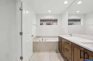 662 Magnolia Ave, Woodburn, OR 97071 - Photo 7